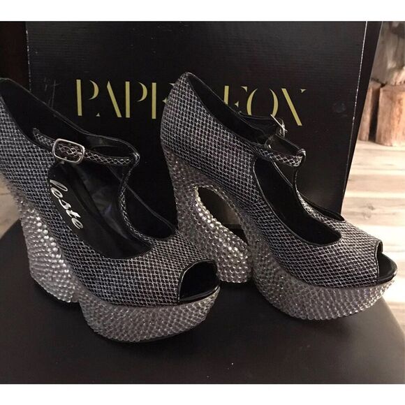 NIB~Black/Silver & Rhinestone Open Toe Strappy Cut Out Heel Shoes - Picture 1 of 6